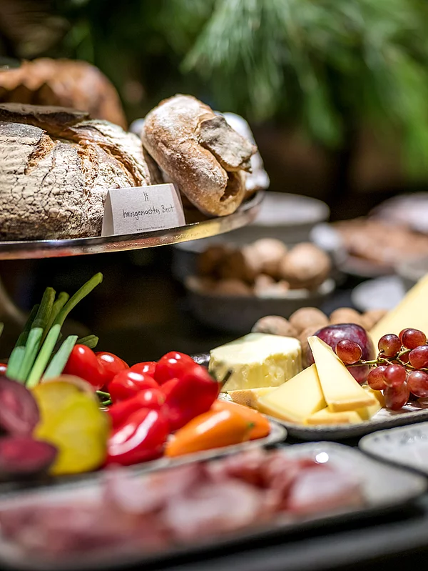Ein Frühstücksbuffet in der Schmiedalm - dem Luxusbergchalet
