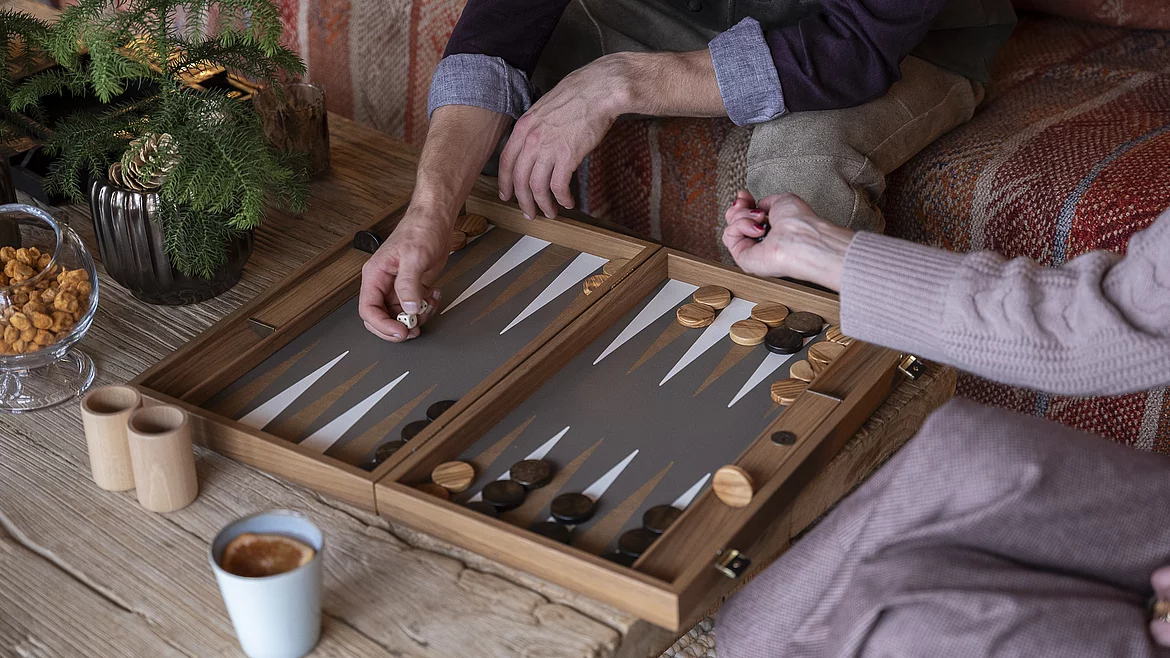 Backgammon Spiel im Chalet die Schmiedalm
