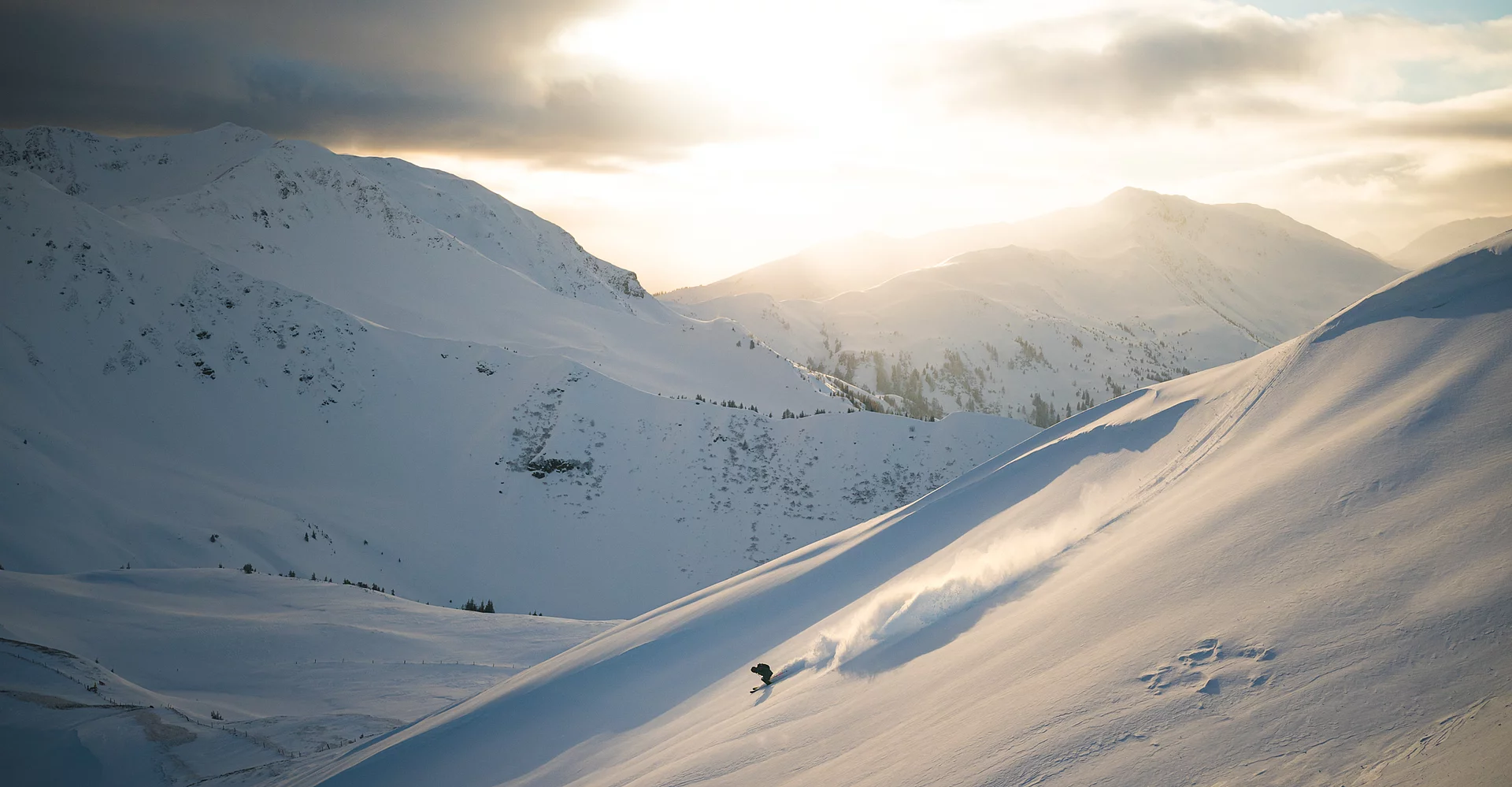A freerider in deep snow in Saalbach Hinterglemm