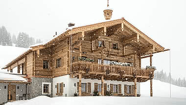 Luxus Chalet Schmiedalm Saalbach Hinterglemm Außenansicht im Winter