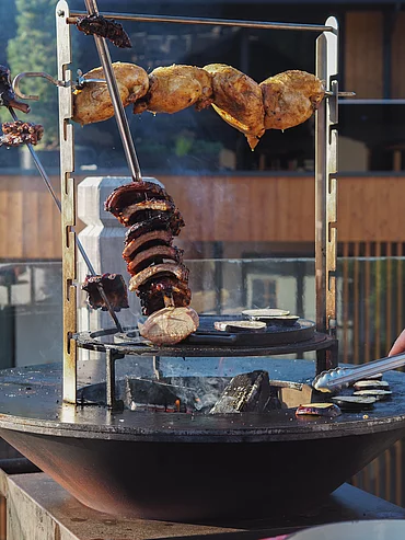 Fondue & BBQ BBQ with delicious meat skewers in the Schmiedalm mountain chalet