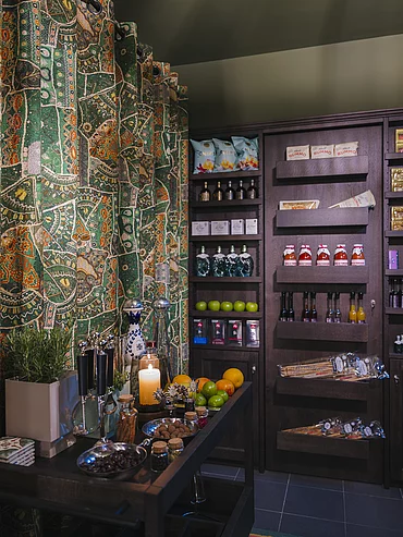 Begehbare Minibar im Chalet Die Schmiedalm