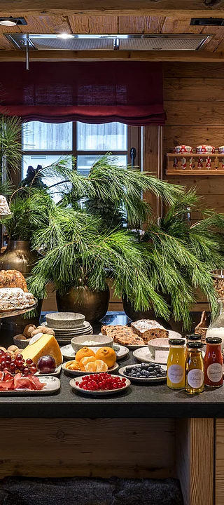 A breakfast buffet in the Schmiedalm - the luxury mountain chalet